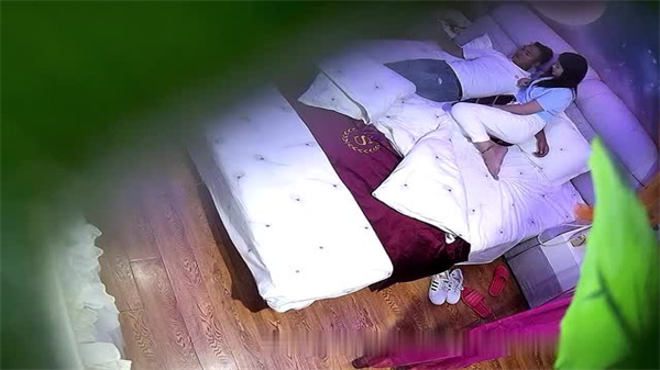 酒店偷拍高清无码 近距离直击淫荡人妻爆操内射